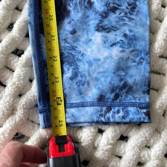 Rare LuLuLemon Blue Ombré‎ wave speed under legging. Size 10. Deep sea. Like New - Picture 8 of 9